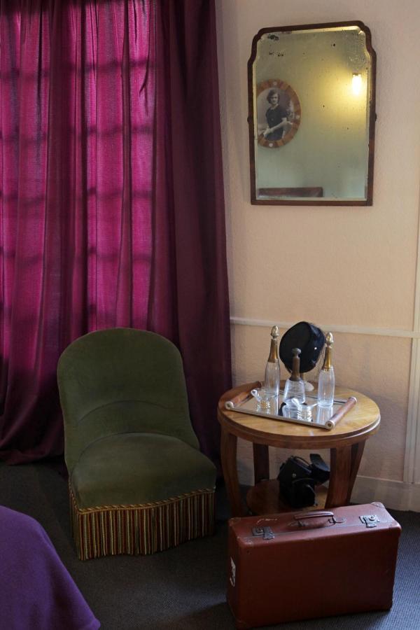 Hotel Auberge Des Remparts Лаваль Экстерьер фото